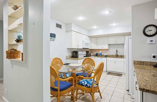 Butler Beach Condominio | Luxe Oceanfront Retreat: St. Aug Hibiscus D202