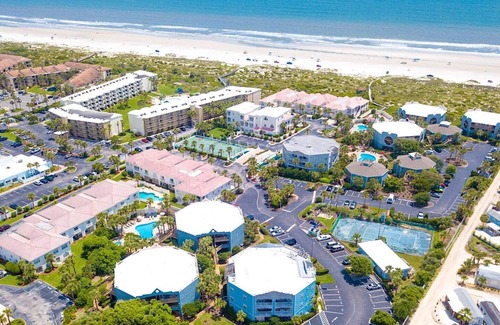 Butler Beach Condominio | Luxe Oceanfront Retreat: St. Aug Hibiscus D202