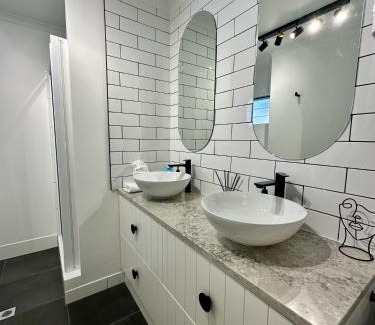 Edge Hill Apartamento | Luxe Palm Studio Villa - In the heart of Edge Hill