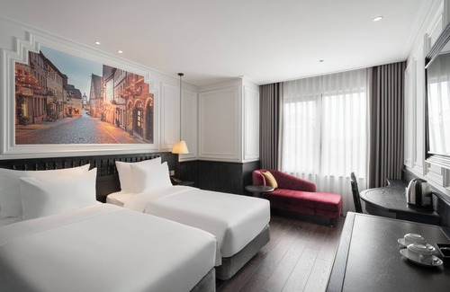 Truc Bach Hotel | Luxe Paradise Premium Hotel