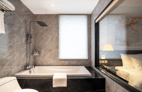 Truc Bach Hotel | Luxe Paradise Premium Hotel