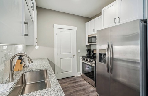 Macon Apartamento | Luxe Park 1117 | 2 Bd Apt | Pool, Gym & Parking