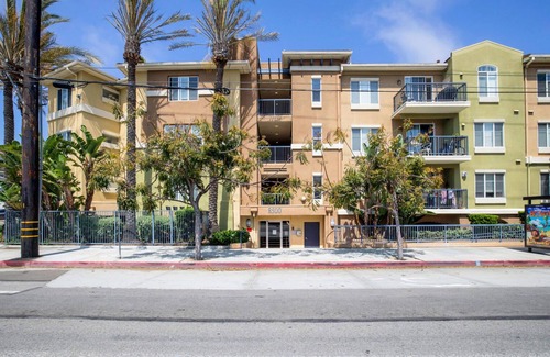 Playa Del Rey Apartamento | Luxe Playa Del Rey 2BR w/ Pool, Spa & Gym, nr Playa Beach, by Blueground