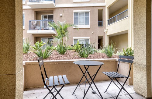 Playa Del Rey Apartamento | Luxe Playa Del Rey 2BR w/ Pool, Spa & Gym, nr Playa Beach, by Blueground