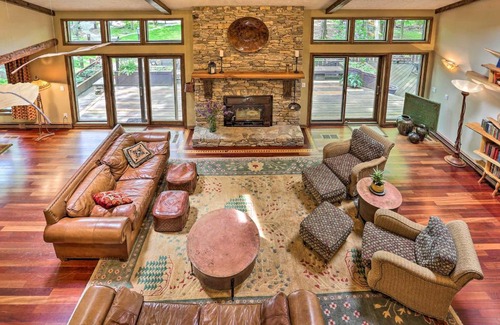 Pocono Pines Casa | Luxe Poconos Pines Home with Beach and Amenities!