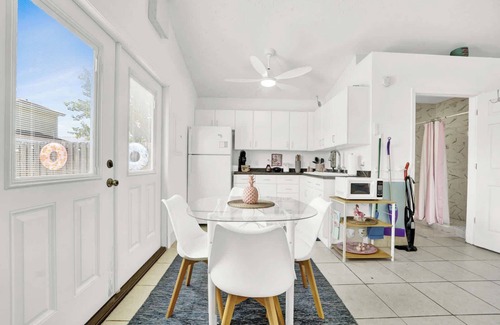 Lynn Haven Apartamento | Luxe Pool Casita w Saltwater Pool 25 Min to PCB