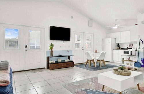 Lynn Haven Apartamento | Luxe Pool Casita w Saltwater Pool 25 Min to PCB