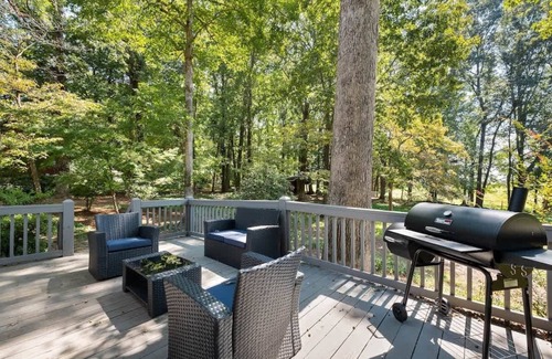 Cleveland Casa | LUXE, Pool Table, Movie Room, Family Fun, King