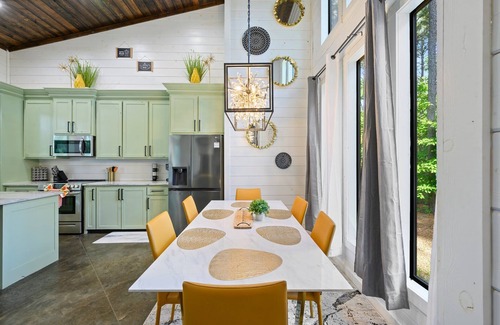 Pickens Chalet De Esquí | LUXE Privacy at Gorgeous Broken Bow Cabin Home