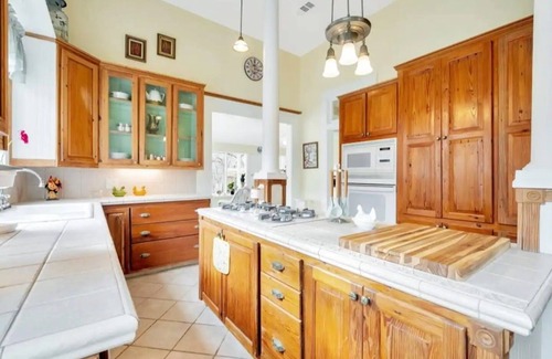 Hemphill Casa | Luxe Private Room in Historic Hemphill Getaway!