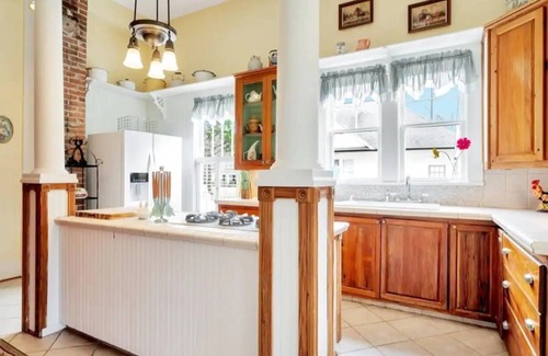 Hemphill Casa | Luxe Private Room in Historic Hemphill Getaway!