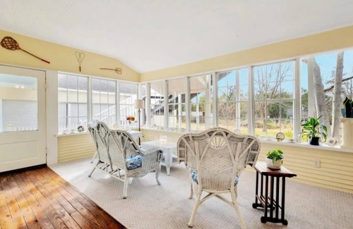 Hemphill Casa | Luxe Private Room in Historic Hemphill Getaway!