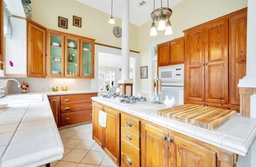 Hemphill Casa | Luxe Private Room in Historic Home Near Lake!