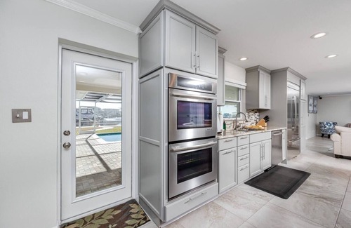 Ozona Casa | Luxe Private Waterfront Getaway with Pool in Ozona