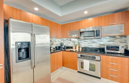 Kingston Apartamento | Luxe Resort Condo - 2 Mi to Daytona Beach!