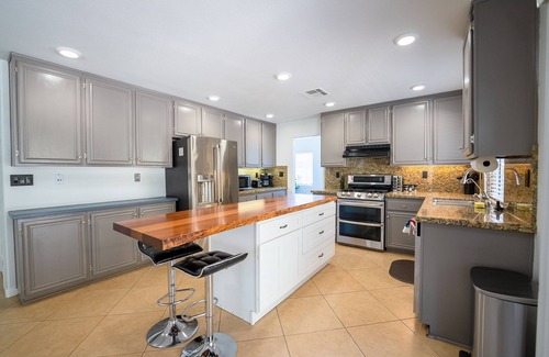 El Cajon Casa | Luxe Resort Style Home Stunning 8 Beds with Pool