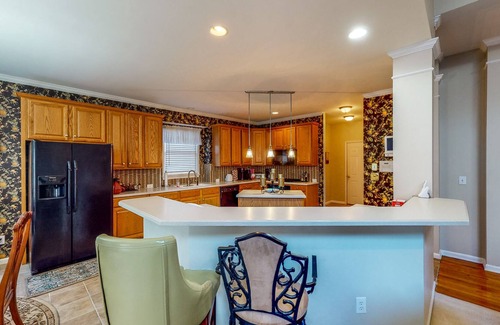 Cliftondale Casa | Luxe Retreat near Airport - Home Theater, Gym