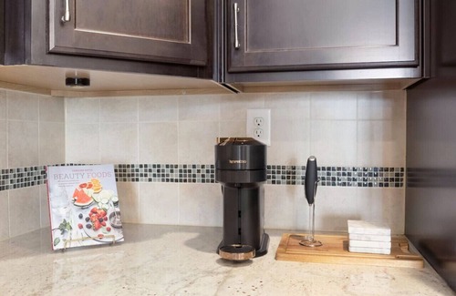 Cary Casa | Luxe Retreat w/King Suite | 5* Location, Gym, Pool, Pets OK
