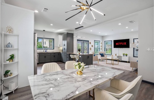 Pittsburgh Casa | Luxe Retreat with Arcades + Board Games in downtown Atlanta