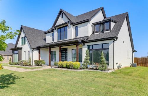 Waxahachie Casa | Luxe Retreat with Patio and Fenced Yard in Waxahachie!