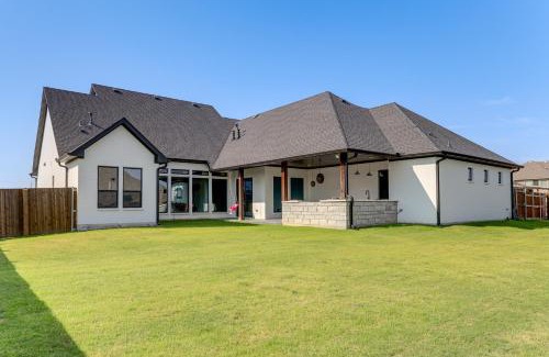 Waxahachie Casa | Luxe Retreat with Patio and Fenced Yard in Waxahachie!