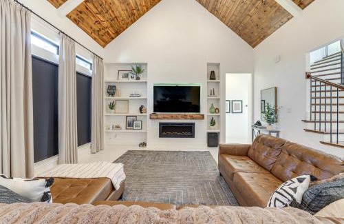 Waxahachie Casa | Luxe Retreat with Patio and Fenced Yard in Waxahachie!