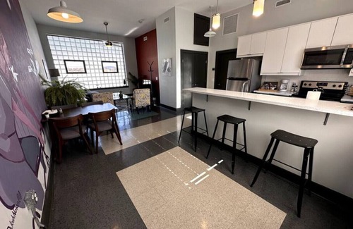 Roanoke Apartamento | Luxe rooftop retreat in downtown core