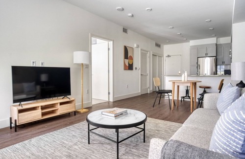 Central San Mateo Apartamento | Luxe San Mateo 1BR w/ Gym, Roof Deck & W/D, near Caltrain, by Blueground