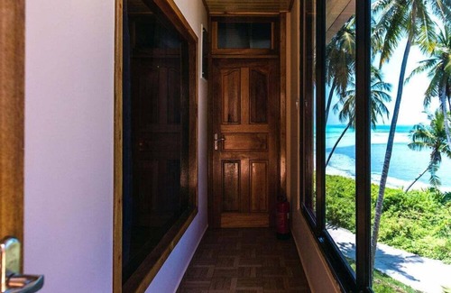 Dhangethi Cama Y Desayuno | Luxe Seaview - Beachfront villa in Dhangethi (bnb)