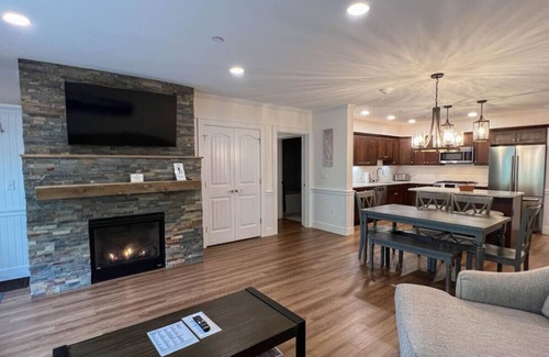North Conway Condominio | Luxe Ski In/Out | Pool, Hot tub, Hiking, N. Conway