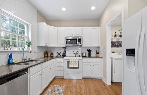 Prosperity Church Road Casa | Luxe Sleek 4BR Paradise Near Uptown w/ Games & Grill
