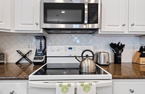 Prosperity Church Road Casa | Luxe Sleek 4BR Paradise Near Uptown w/ Games & Grill