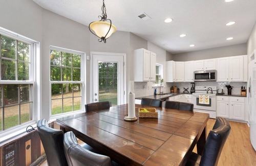 Prosperity Church Road Casa | Luxe Sleek 4BR Paradise Near Uptown w/ Games & Grill