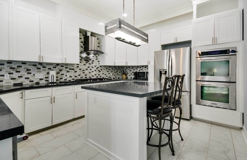 Briarforest Casa | Luxe Southwest Houston Home w/ Balconies & Patio!