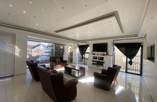 Parow North Casa | Luxe Stay in Parow North
