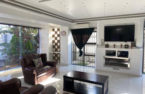 Parow North Casa | Luxe Stay in Parow North