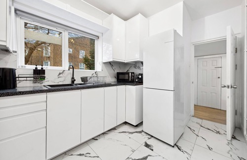 West Putney Casa | Luxe Stays - Sleeps 7 - Jacuzzi