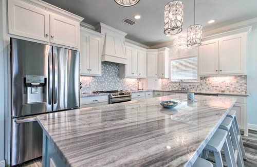 Dauphin Island Casa | ¡NUEVO! Dauphin Island Luxury: ¡espaciosa casa sobre pilotes!