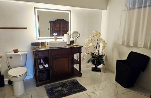 West Milton Casa | Luxe Studio Apartment in the Burbs w/wooded lot
