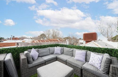 Carlton North Apartamento | Luxe Stylish Two Level Apartment I Rooftop Terrace