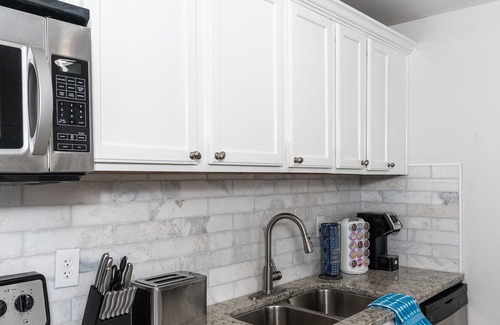 Dacula Casa | Luxe suite w/ a ★Full Kitchen★ Private Entrance ★Netflix ★W/D
