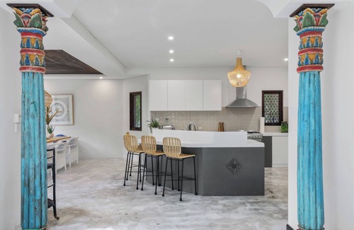 Thirroul Casa | LUXE THIRROUL RESORT HOME, POOL, SPA, HOME THEATER ROOM SLEEPS 12