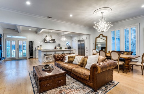 Uptown Casa | ★ Luxe Thomas Mansion ★ | hot tub, pool, fire pit!