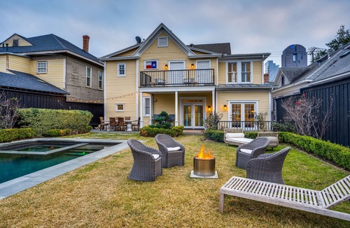 Uptown Casa | ★ Luxe Thomas Mansion ★ | hot tub, pool, fire pit!