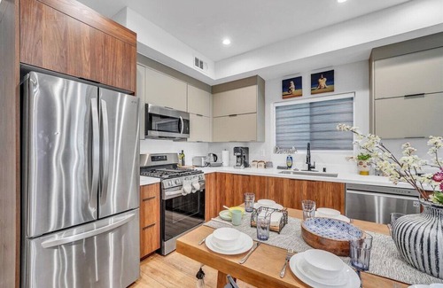 Sherman Oaks Apartamento | Luxe Townhome | Newly-Built