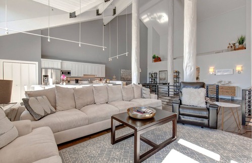 Park Meadows Casa | Luxe townhome with pool, private hot tub, washer/dryer, & garage