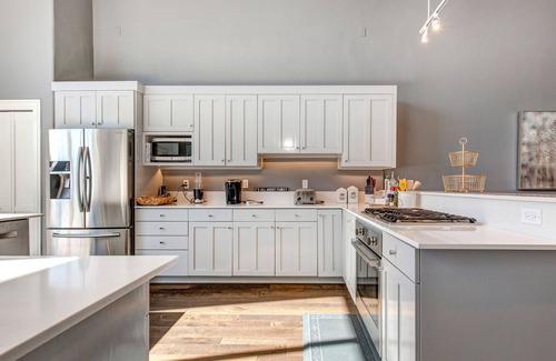 Park Meadows Casa | Luxe townhome with pool, private hot tub, washer/dryer, & garage