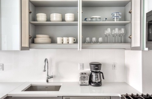 Hunters Point Apartamento | Luxe UES 2BR w/ W/D & Elevator, near Bloomingdales, by Blueground