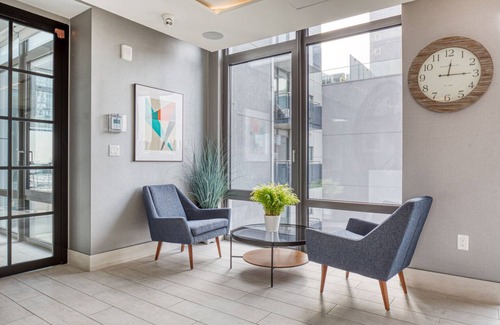 Hunters Point Apartamento | Luxe UES 2BR w/ W/D & Elevator, near Bloomingdales, by Blueground
