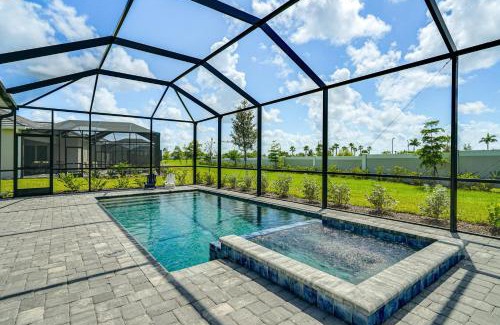Venice Casa | Luxe Venice Gem with Outdoor Pool and Hot Tub